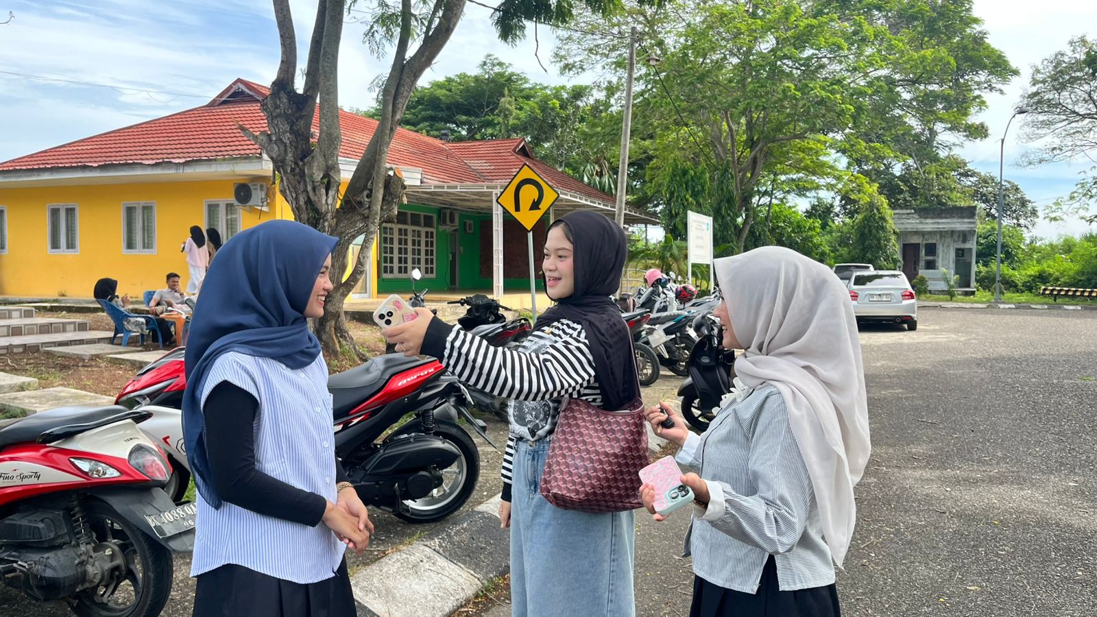 OOTD Mahasiswa Hukum Unimal: Gaya Simpel dan Nyaman untuk Aktivitas Kampus