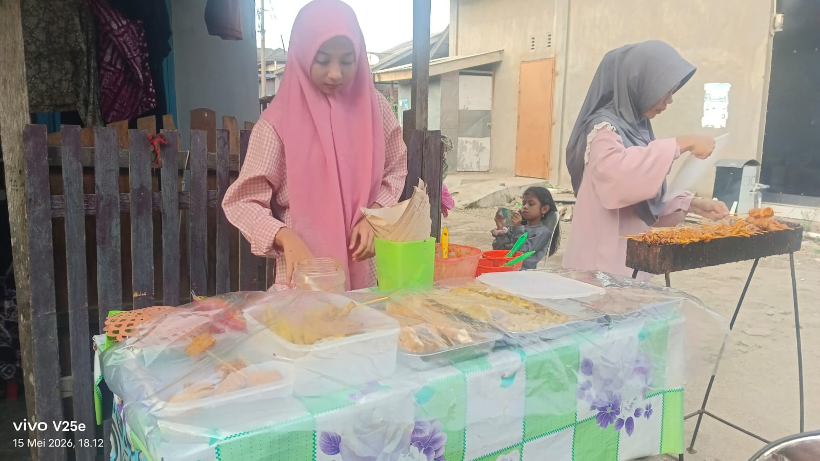 Jajanan Sate Pusong Jadi favorit warga