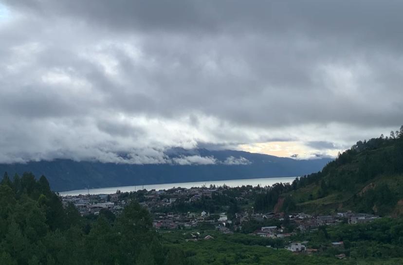 Menikmati Keindahan Alam Takengon dari Atas Bukit