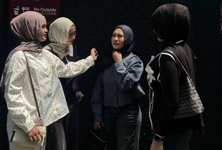 Gaya OOTD Jadi Bagian Penting Gen Z di Coffee Shop