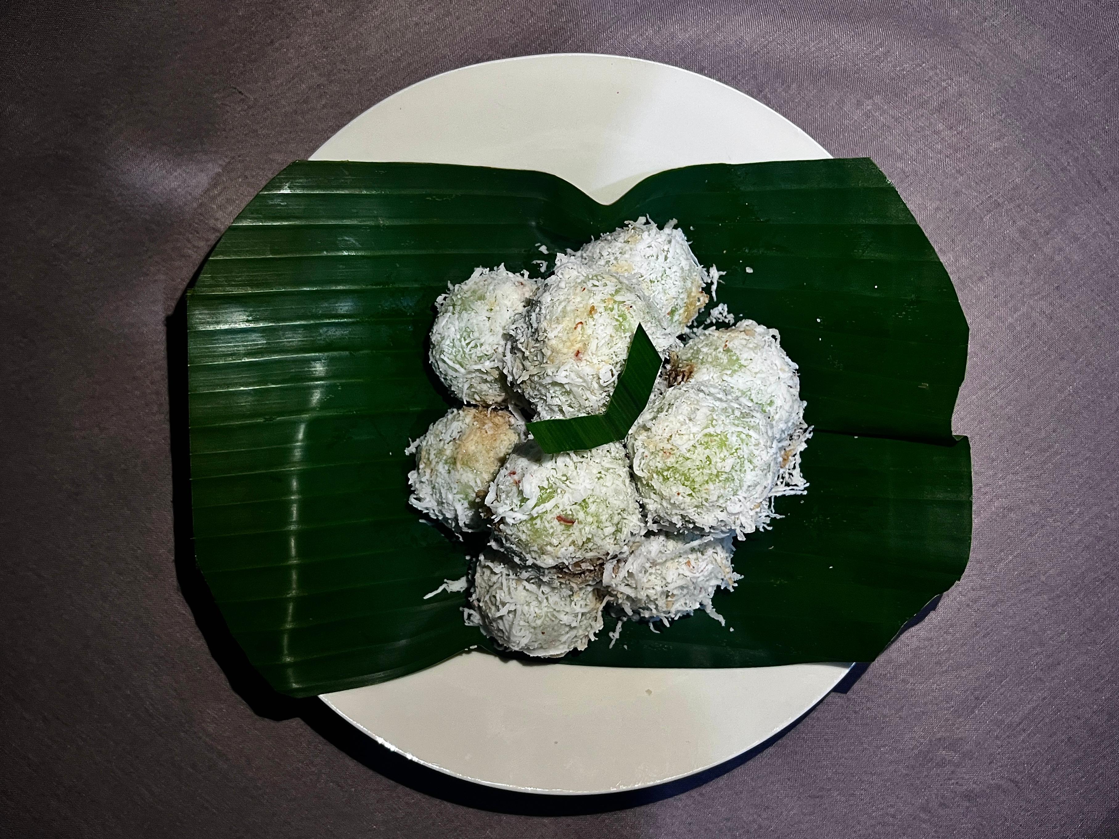 Klepon Hijau yang Lumer di Mulut