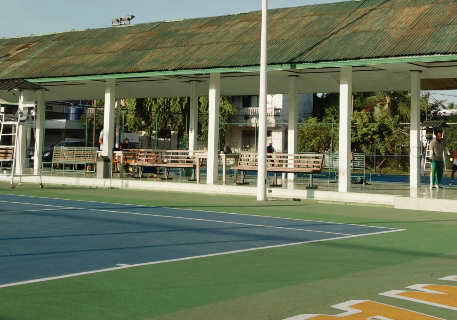 Aktivitas Olahraga Tenis di Lapangan Kodim Lhokseumawe