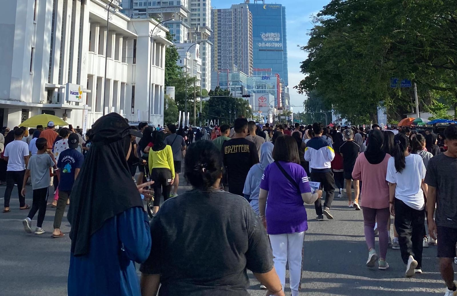 Warga Medan Ramaikan CFD Lapangan Merdeka