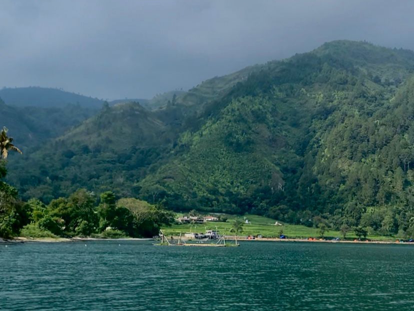 Pesona Meat, Pantai Viral di Tepian Danau Toba