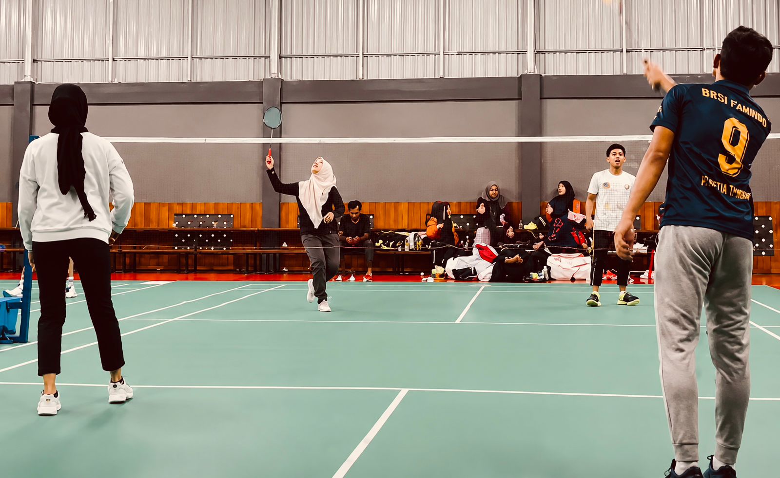 Dukung Stamina Kuat, Mahasiswa pilih Olahraga Badminton untuk Sore yang Sehat