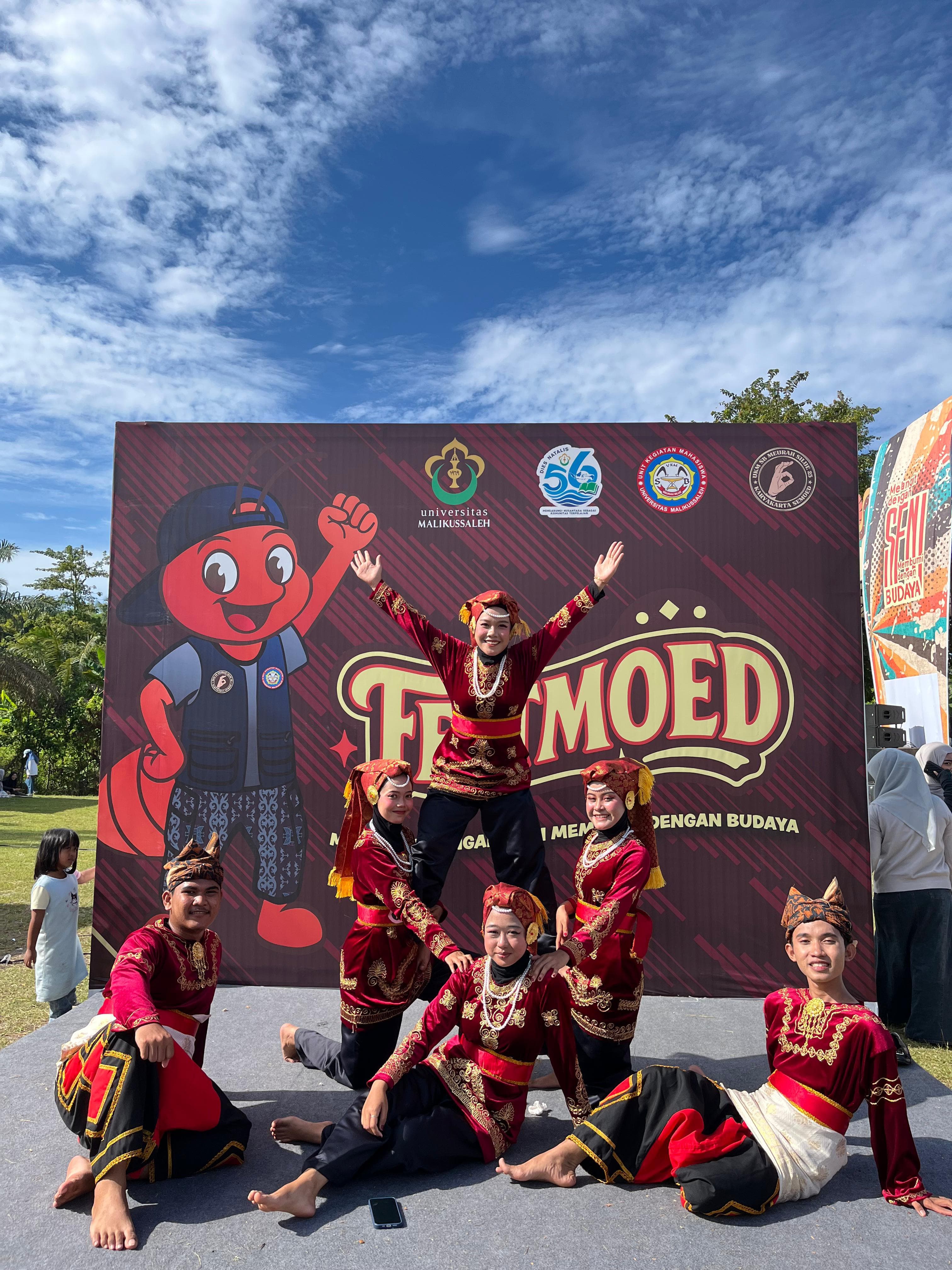 Meriahkan Festival Budaya dengan Penampilan Tari Tradisional