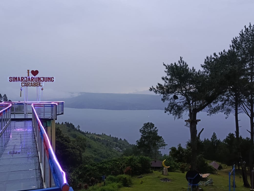 Keindahan Simarjarunjung Memikat Wisatawan