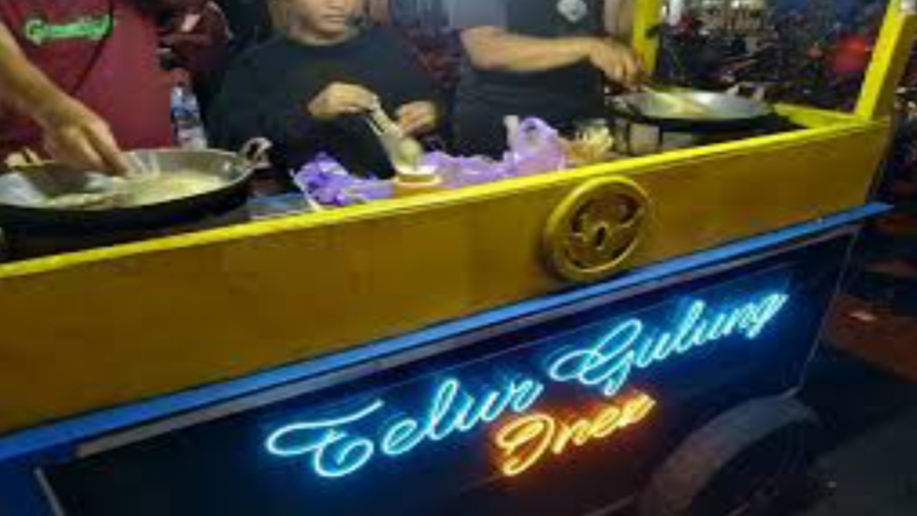 Tak Lekang Oleh Waktu, Telur Gulung Tetap Laris Manis