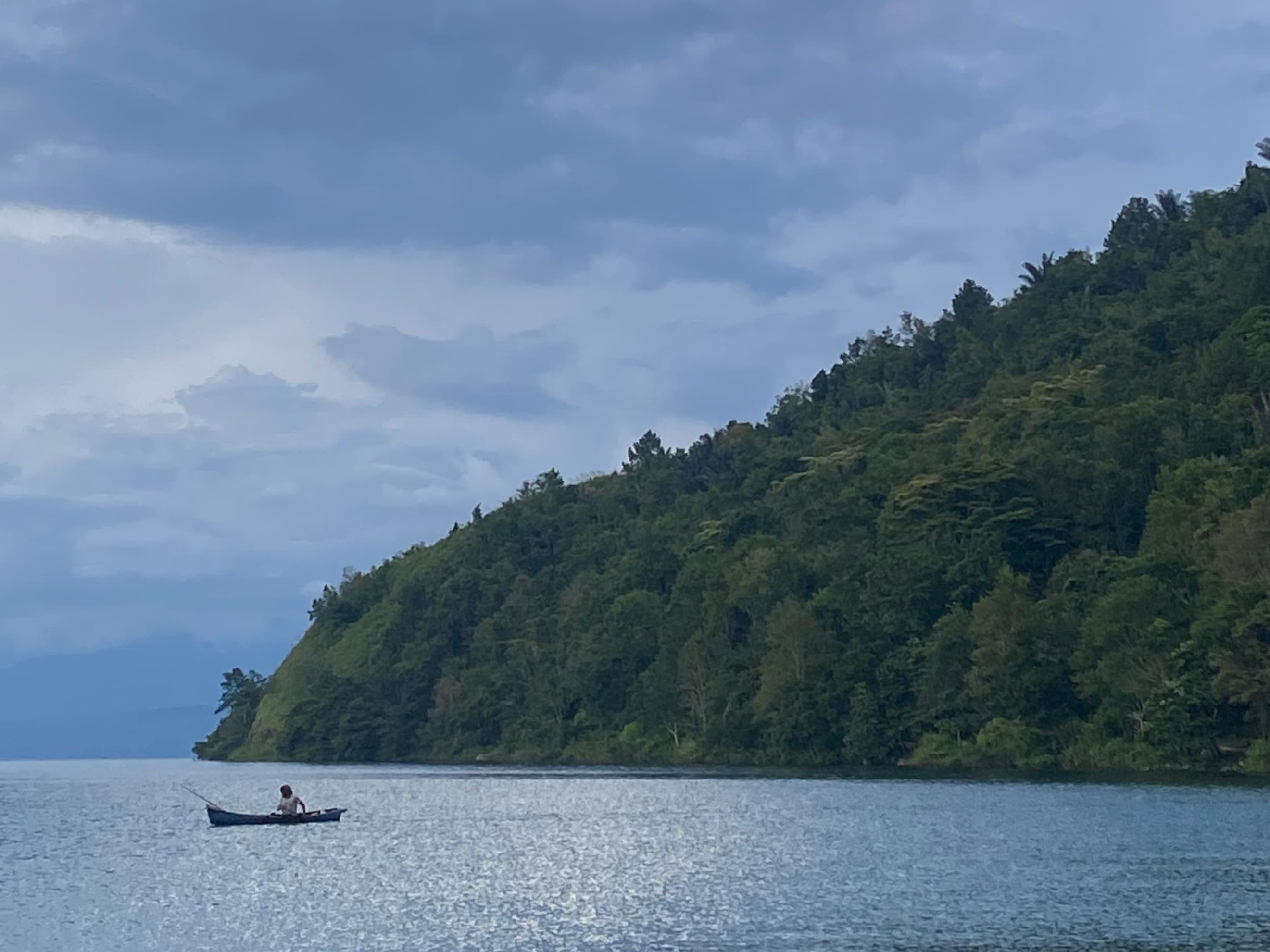 Menatap Danau Toba yang Teduh dari Pakkodian