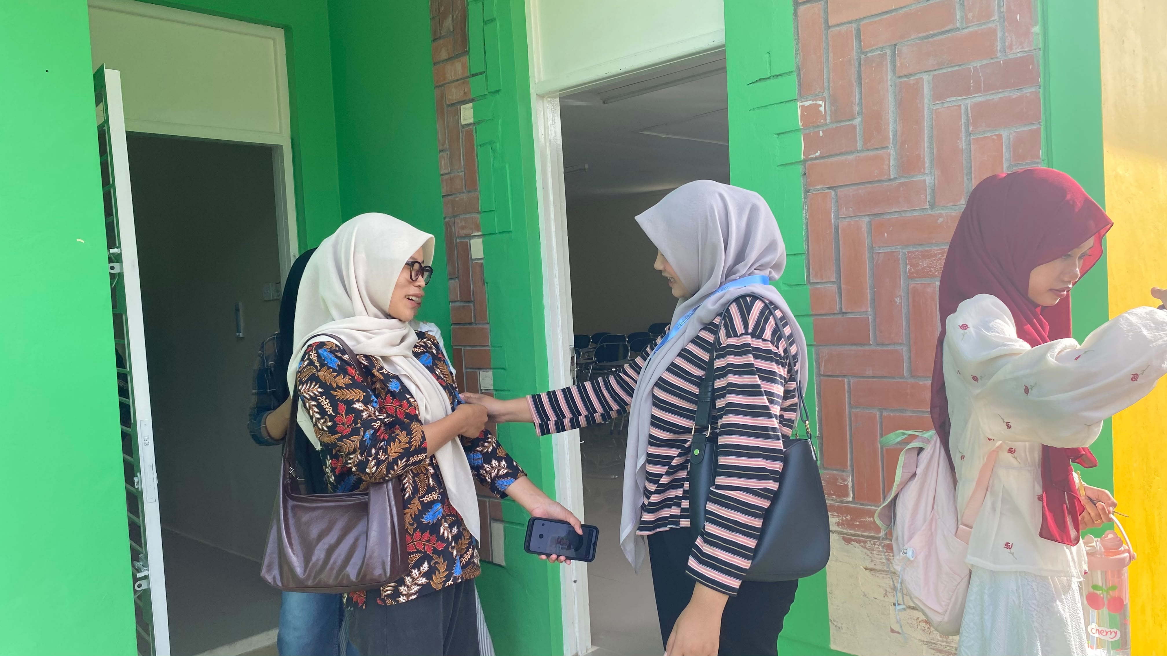 Batik Menjadi Gaya Berbusana Mahasiswa