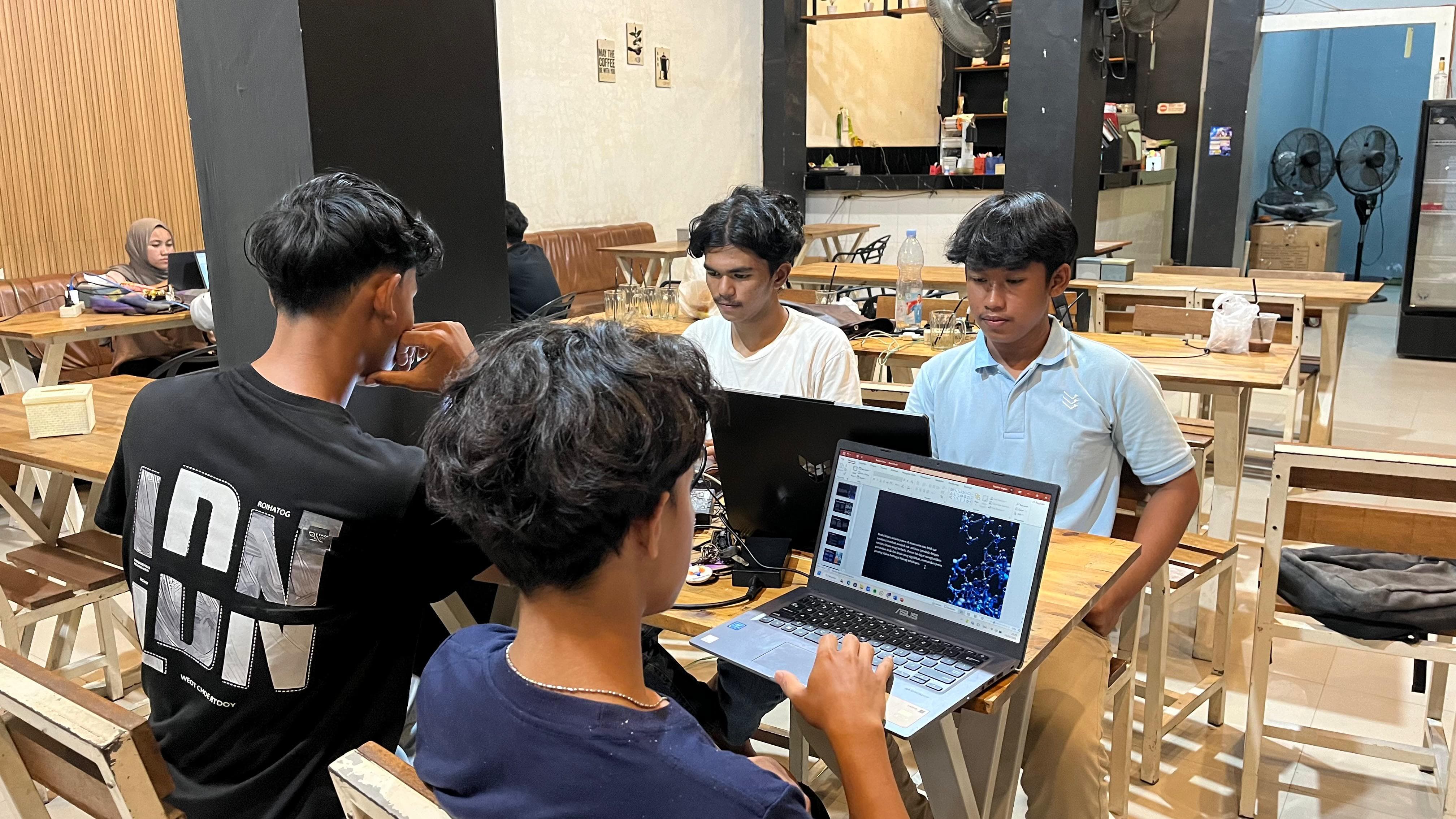 Kafe Jadi Ruang Belajar Mahasiswa