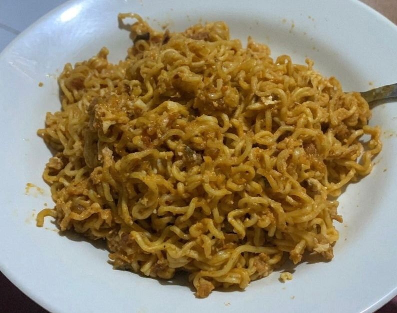 Kebiasaan Mahasiswa Bertahan dengan Mi Instan Saat Tanggal Tua