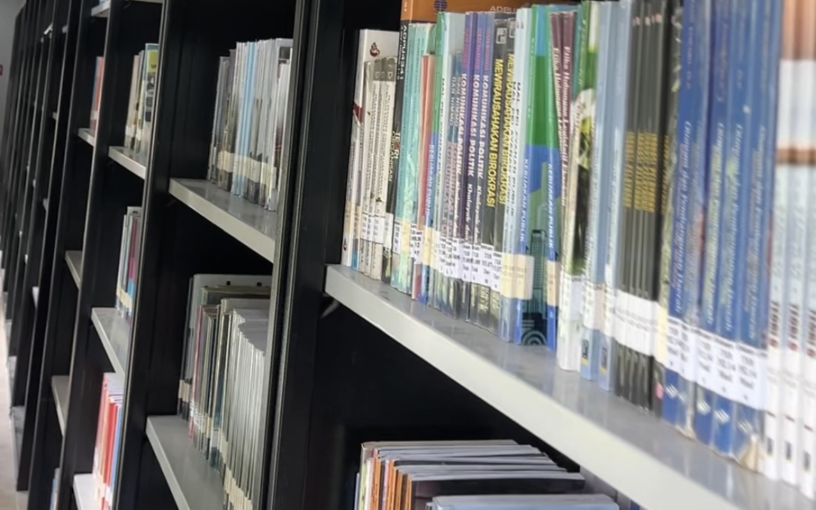 Membaca Buku di Perpustakaan Jadi Kebiasaan Mahasiswa
