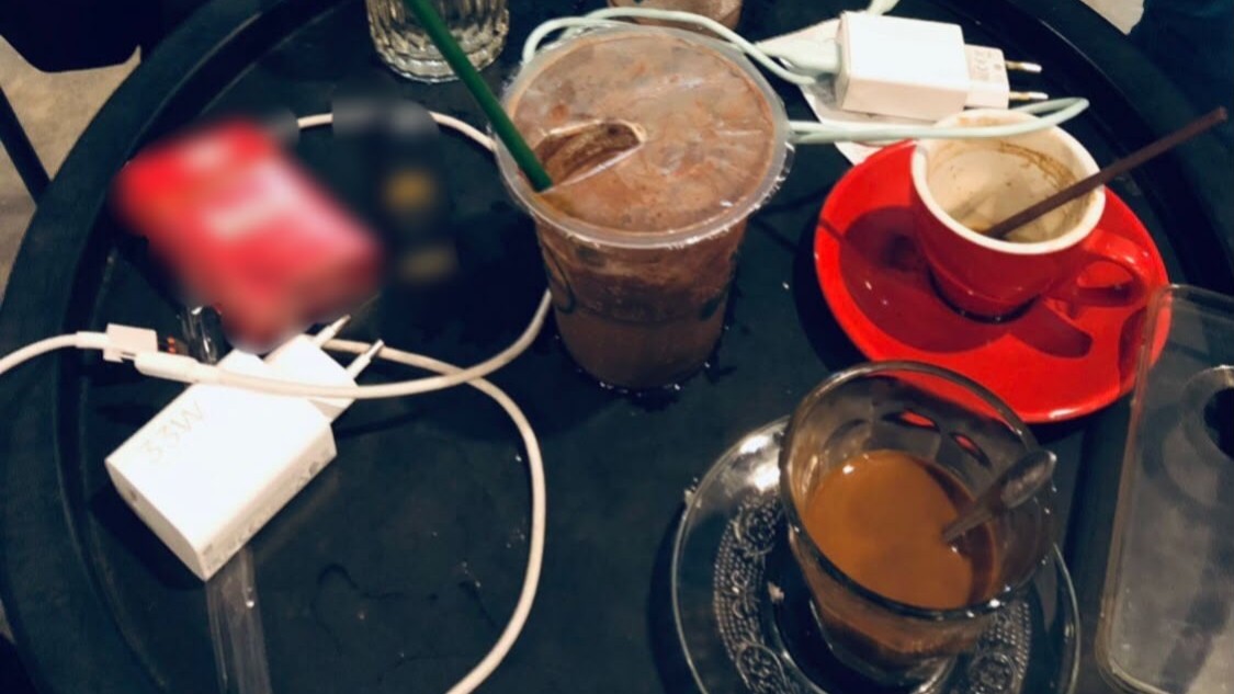 Minuman Cokelat Dingin Jadi Teman Bersantai Pengunjung di Kolega Lhokseumawe