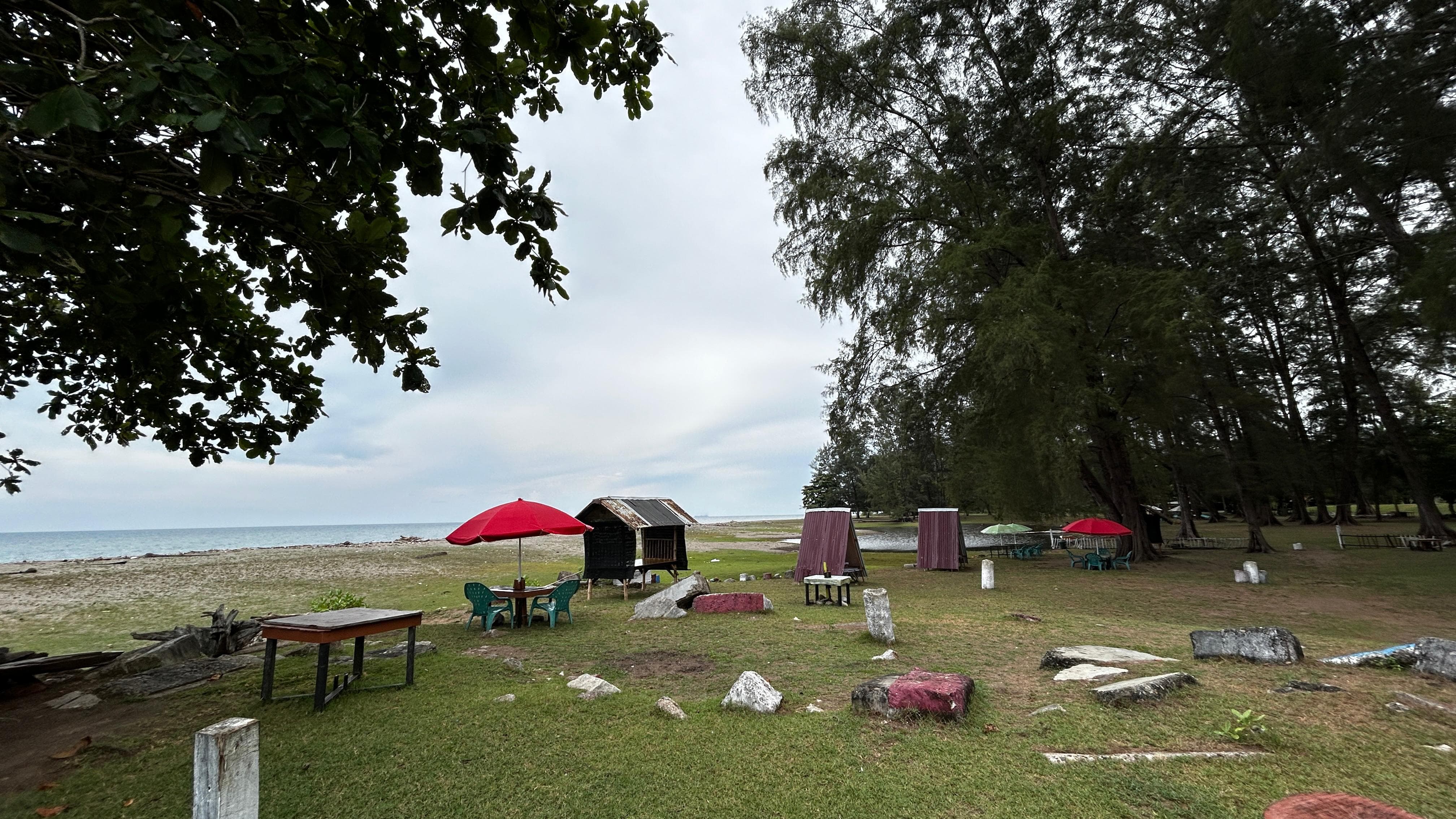 Menikmati Suasana Tenang di Laut Pioneer Camp