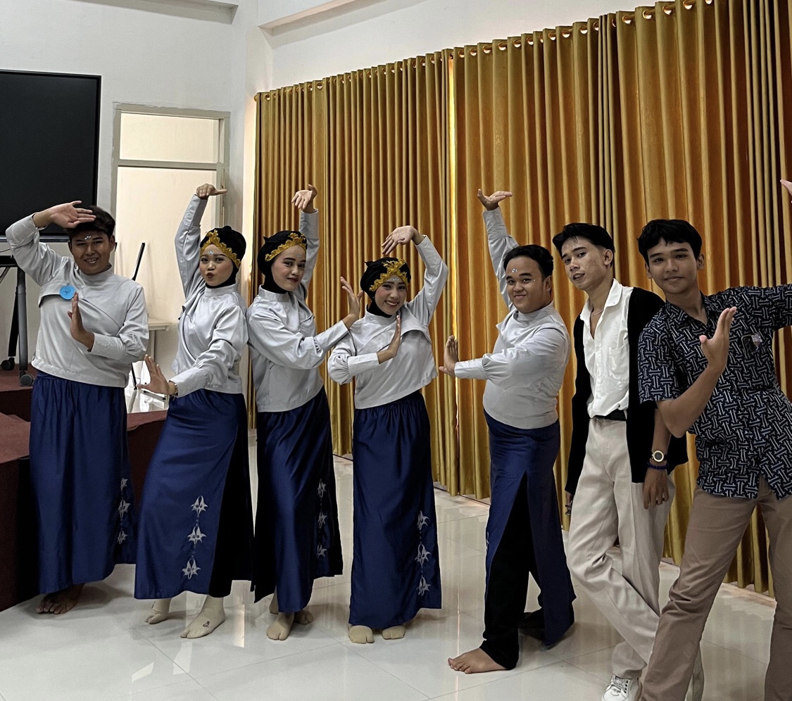 Pakaian Kreasi Adat Gayo Warnai Lomba Tari FISIP Unimal