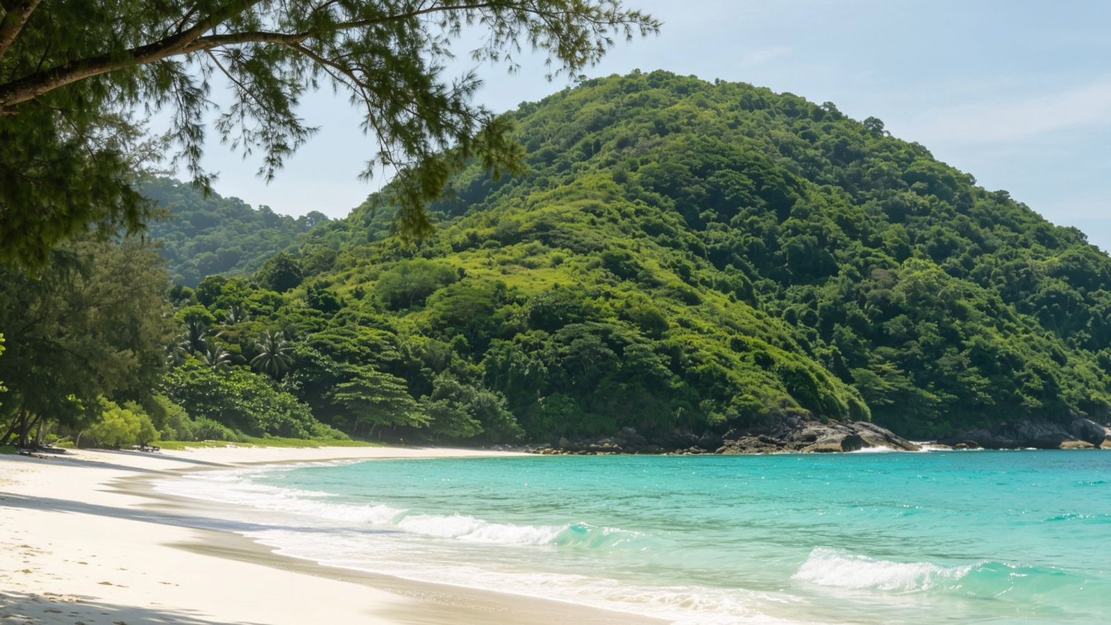 Pantai Lampuuk: Keajaiban Pantai Berbukit, Tempat Pulihkan Semangat