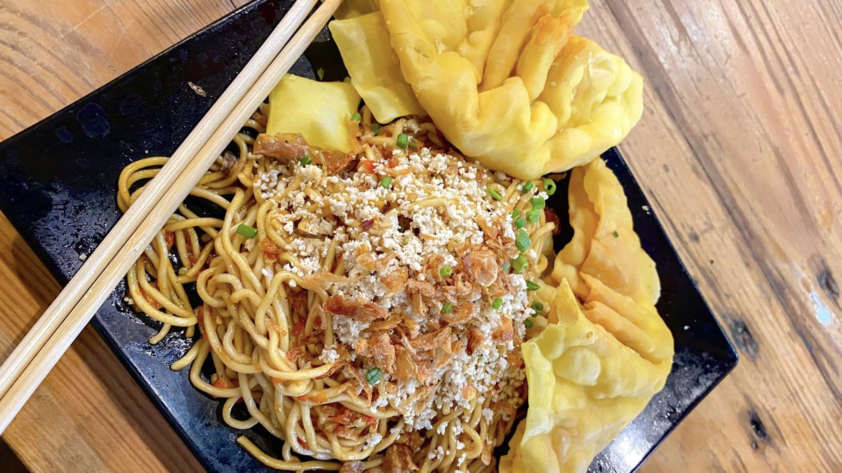 Nikmat Mie Pangsit yang Menggugah Selera