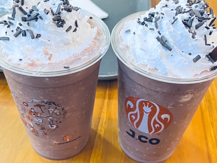 Sensasi Cokelat Dingin J.CO Centre Point Medan, Manis dan Segar dalam Setiap Tegukan