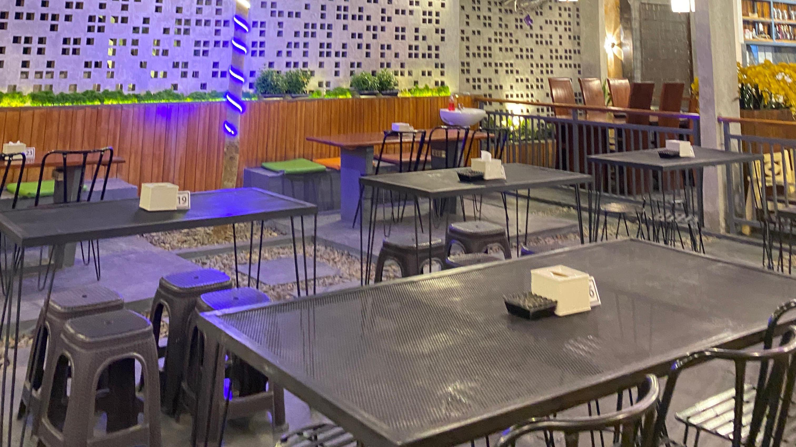 Menghabiskan Waktu Luang di Cafe yang Nyaman