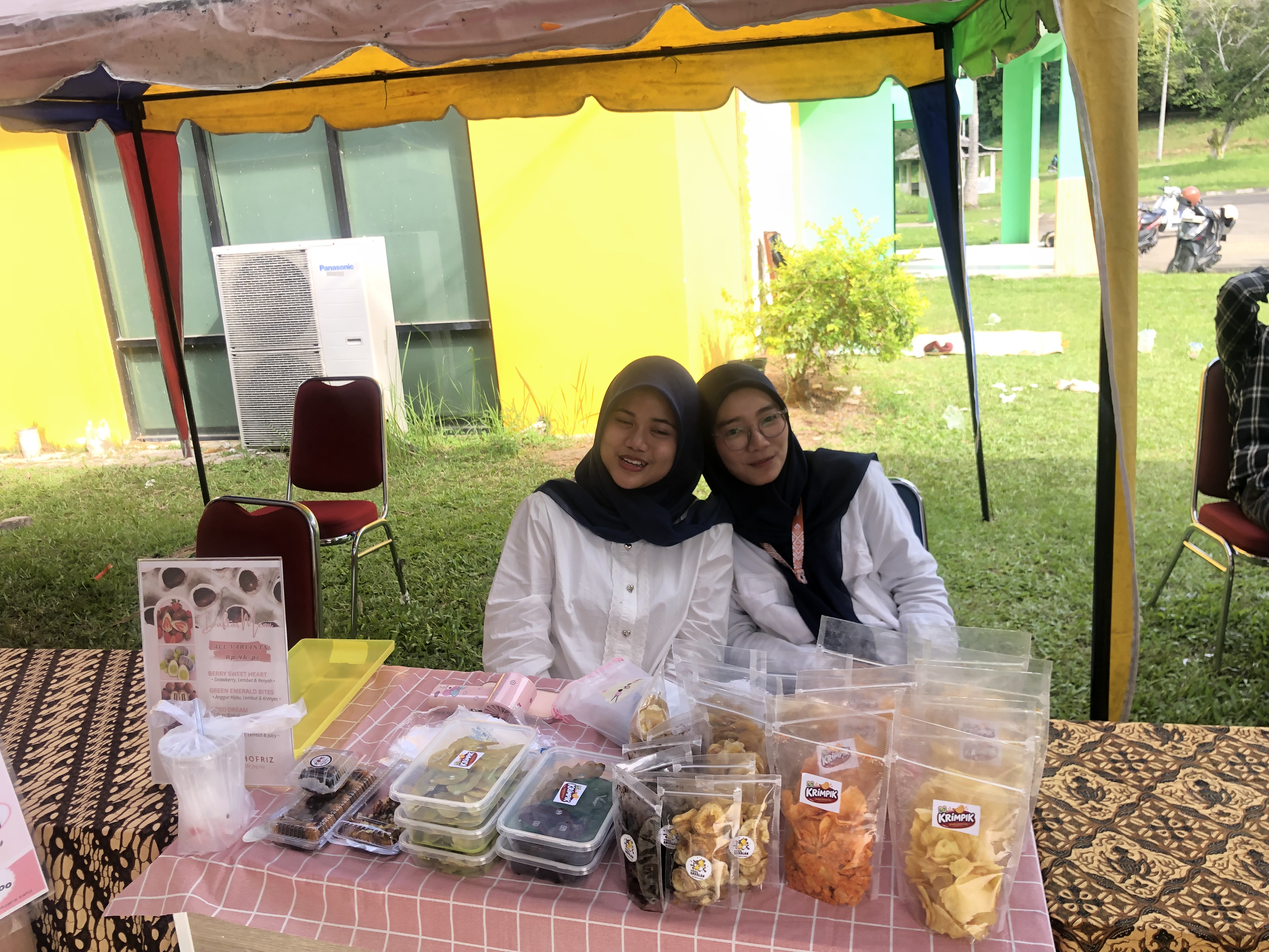 Pisang Goreng Cokelat Ramaikan Bazar FEB