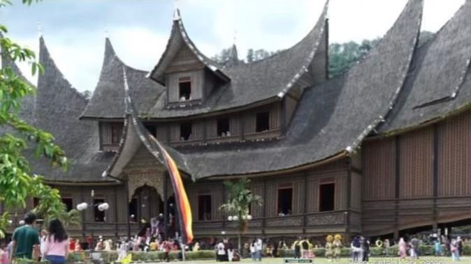 Menjelajahi Kemegahan Istana Basa Pagaruyung