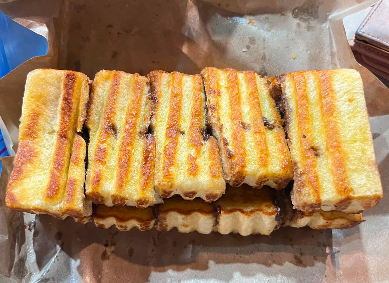 Gempuran Kuliner Baru, Roti Bakar Bandung Tetap Bertahan