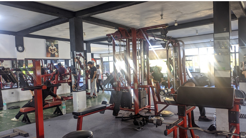 Semangat Hidup Sehat di Balik Suasana Gym