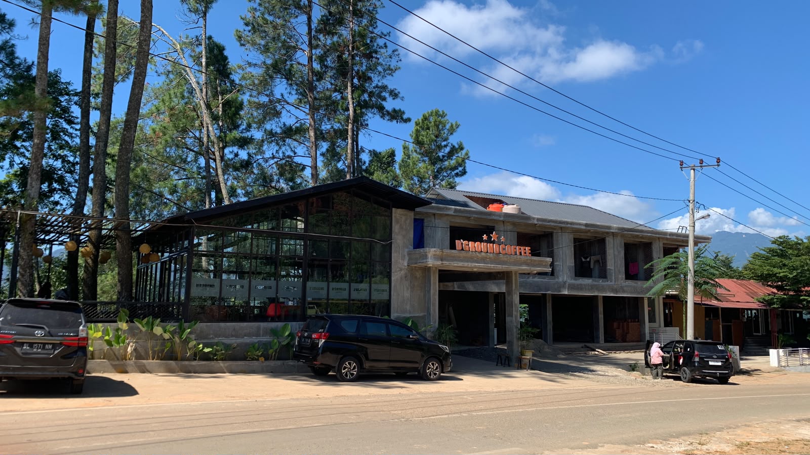 Dground Cafe, Tempat Nongkrong dengan Pemandangan Alam dari Ketinggian