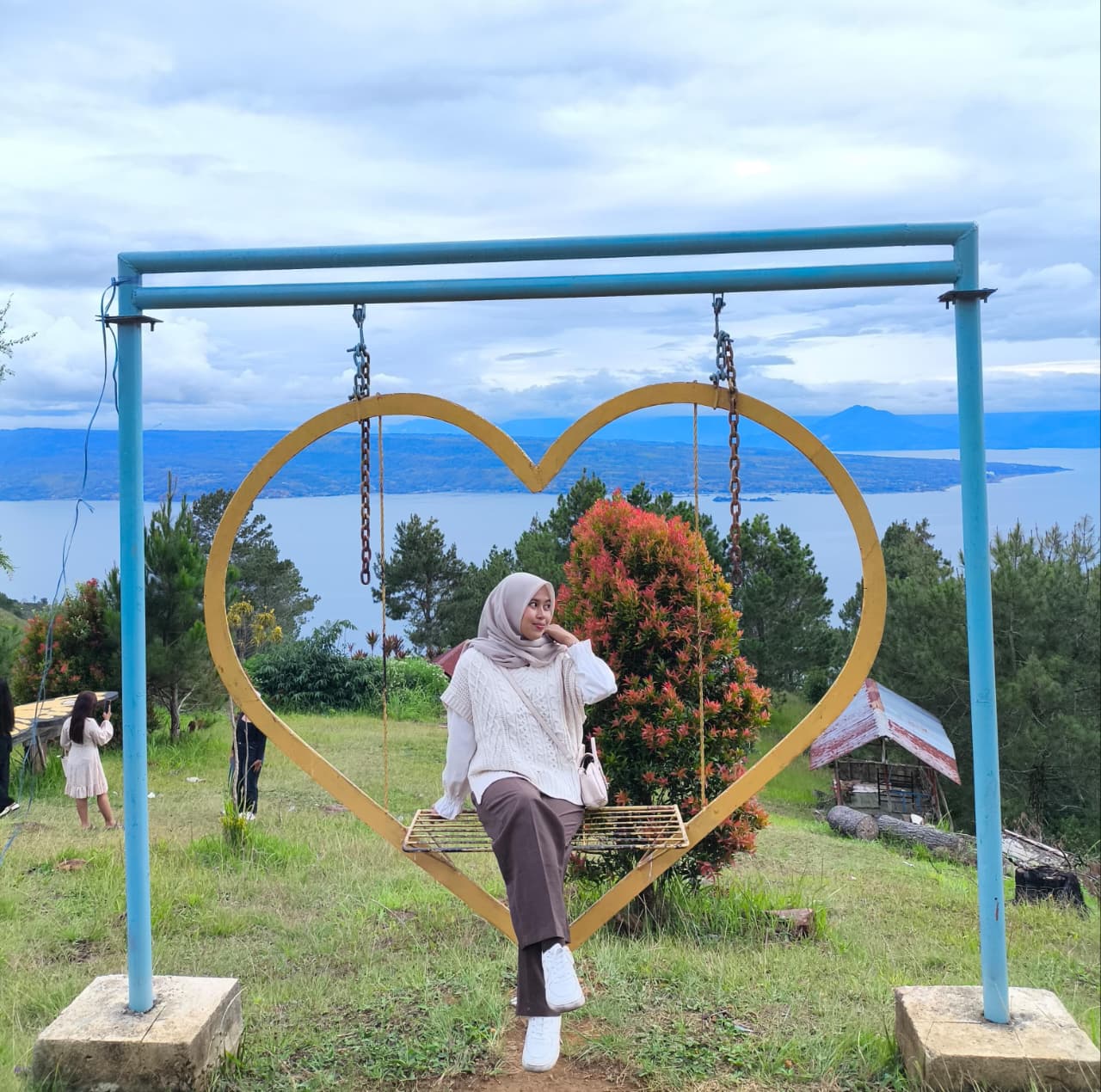 Simarjarunjung, Rekomendasi Wisata Alam dengan Panorama Danau Toba