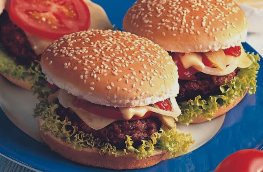 Proses Pembuatan Burger Mengutamakan Kualitas Bahan dan Kebersihan