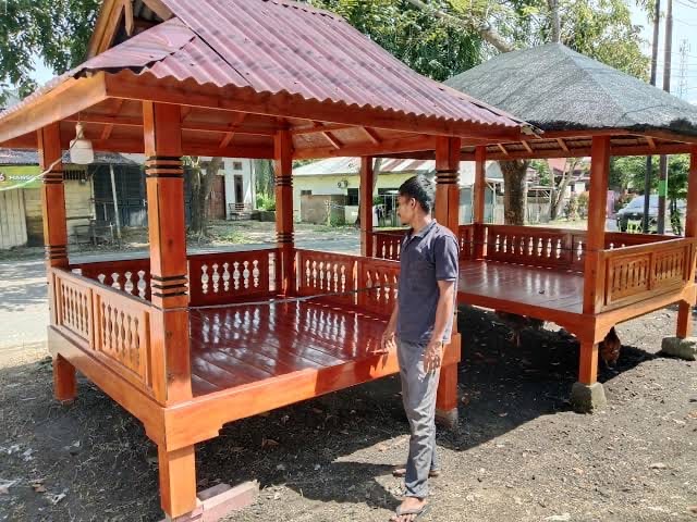 Kerajinan Gazebo Blang Panyang Bertahan di Tengah Perkembangan Industri Modern