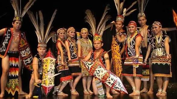 Pakaian Adat Suku Dayak Tetap Dilestarikan sebagai Identitas Budaya Kalimantan