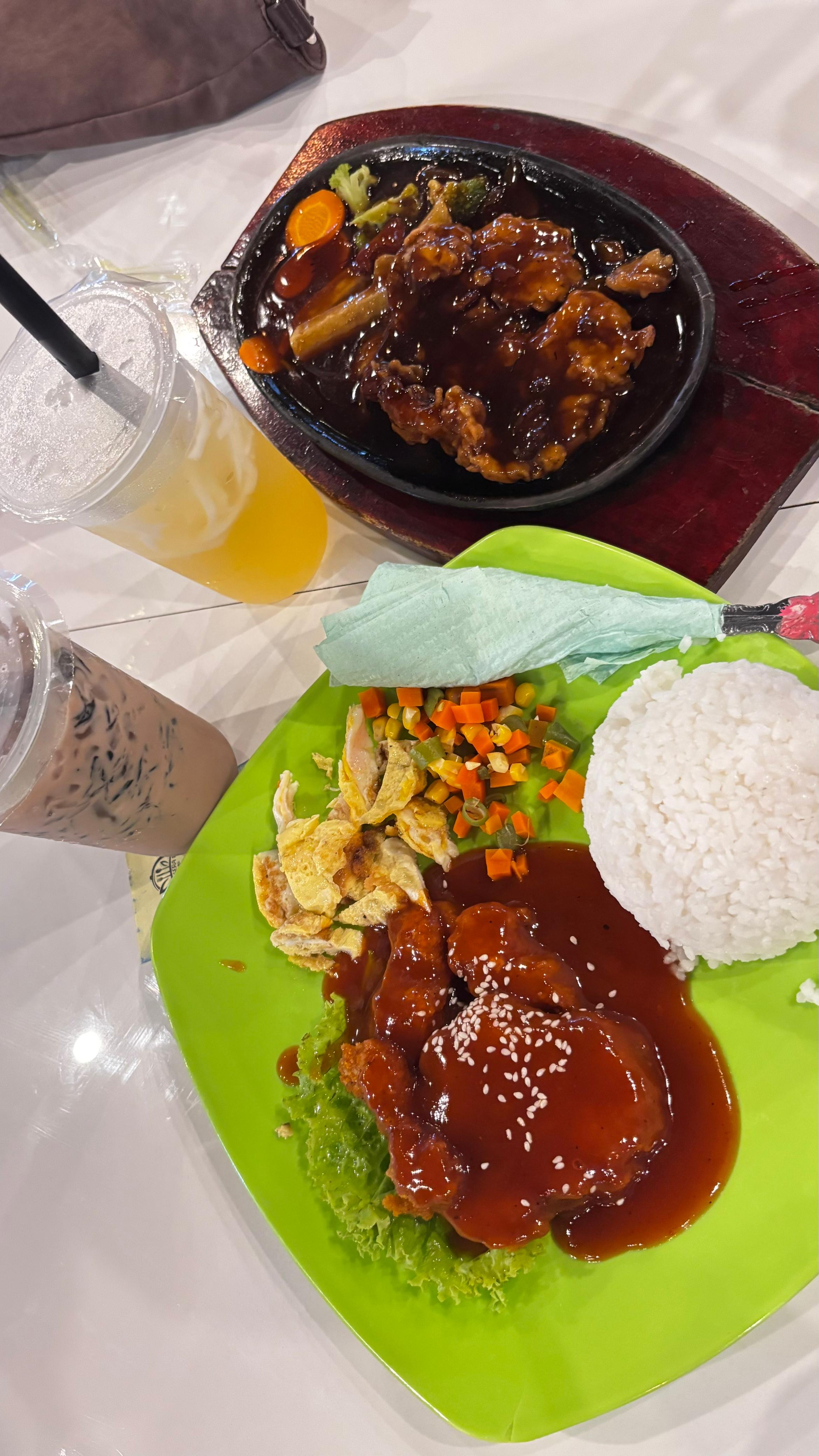 Menikmati Ragam Kuliner di Pujasera PIM Lhokseumawe, Tempat Favorit Berburu Makanan