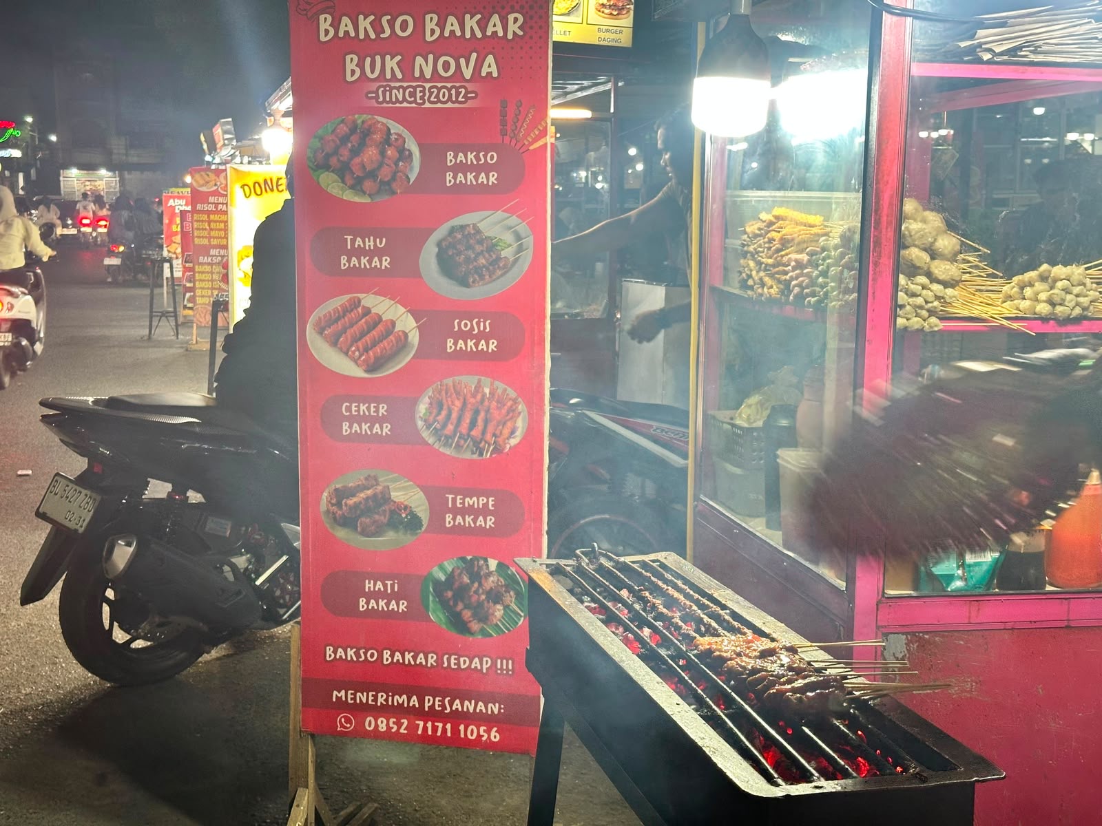 Tekstur Lembut dan Saus Kacang Khas Jadi Daya Tarik Bakso Bakar Bu Nova