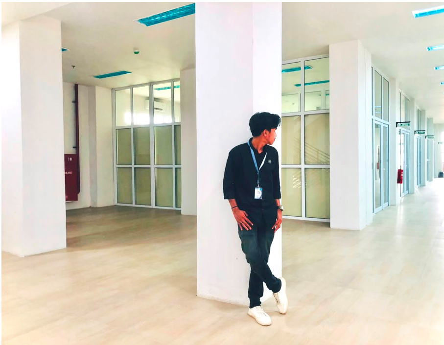 Gaya Kasual Mahasiswa Unimal Tampil Elegan di Perpustakaan Kampus