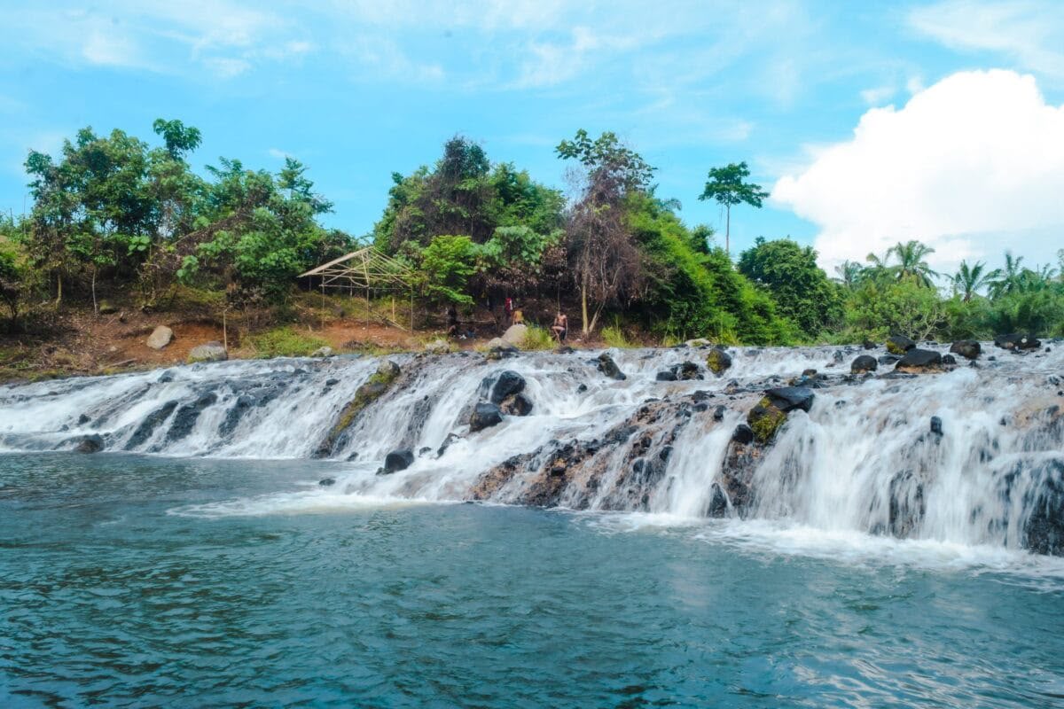 Menjelajahi Keindahan Air Terjun Rayap di Aceh Utara